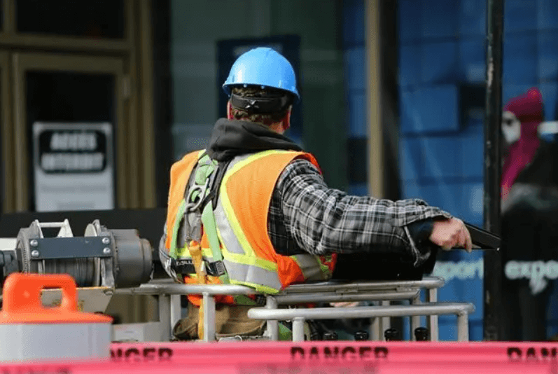 เมื่อใดที่จำเป็นต้องสวมเสื้อกั๊กสะท้อนแสง?